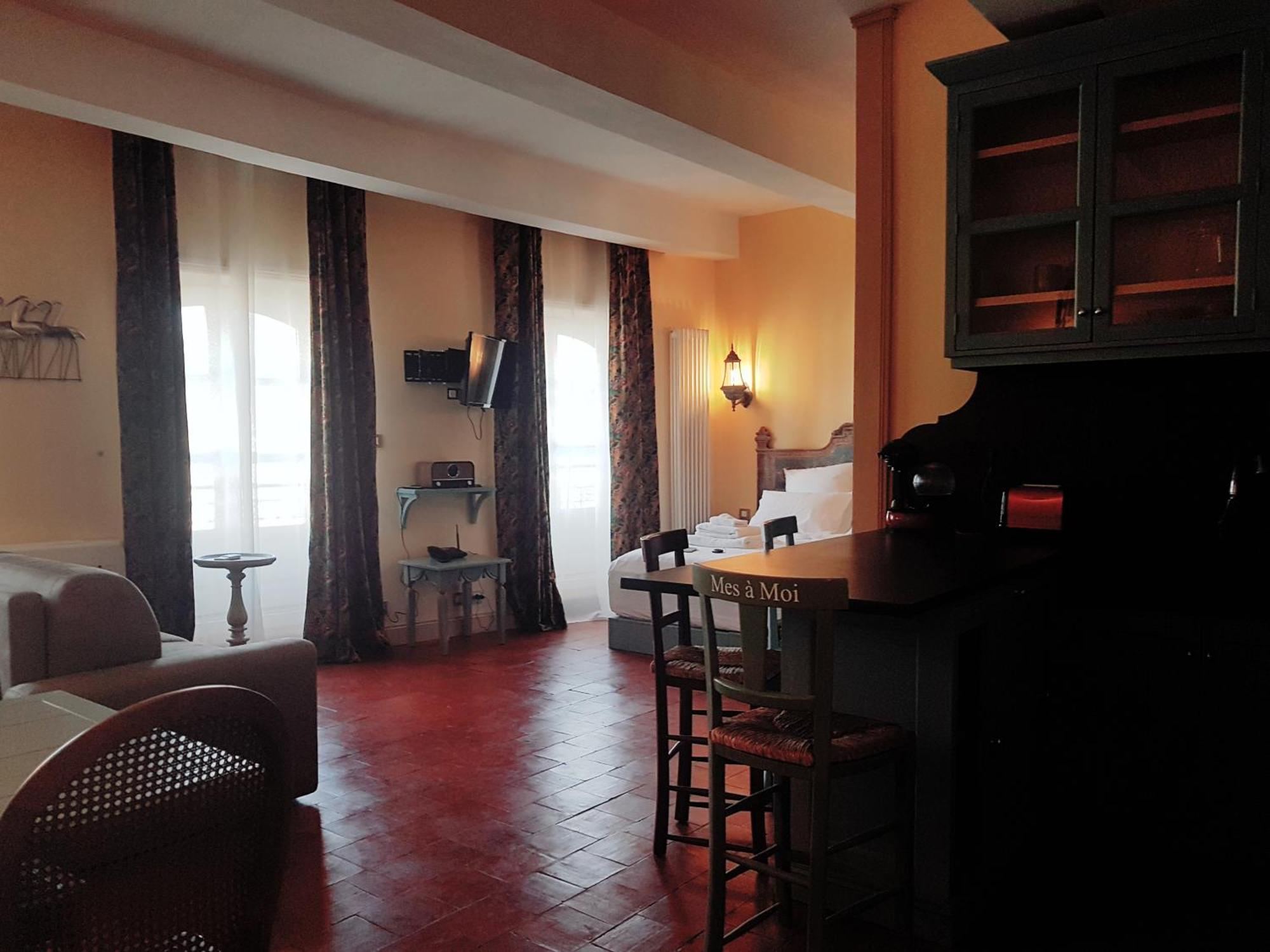 Mes A Moi In Pezenas - Appartements De Charme - Baignoire Balneo Exterior foto
